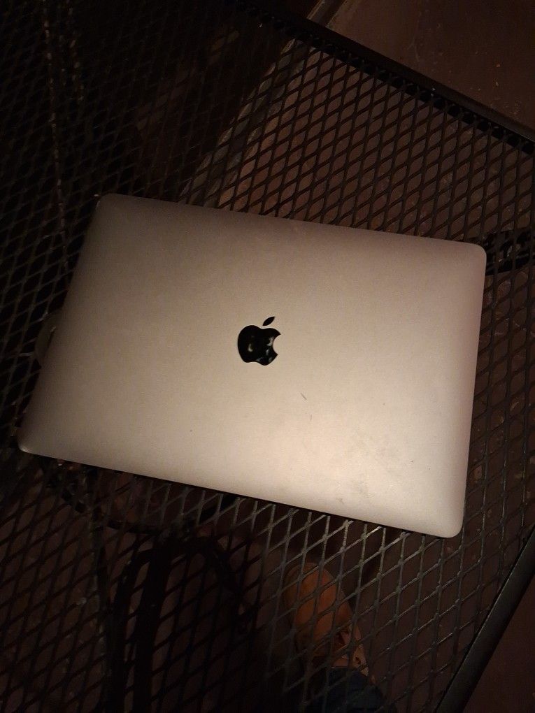 Mac Book Air  2020 For Parts