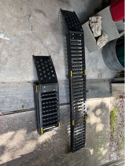 Two heavy duty Loading truck ramps