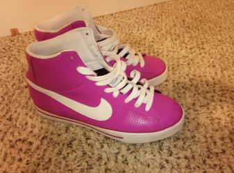 women's 8.5 Nikes