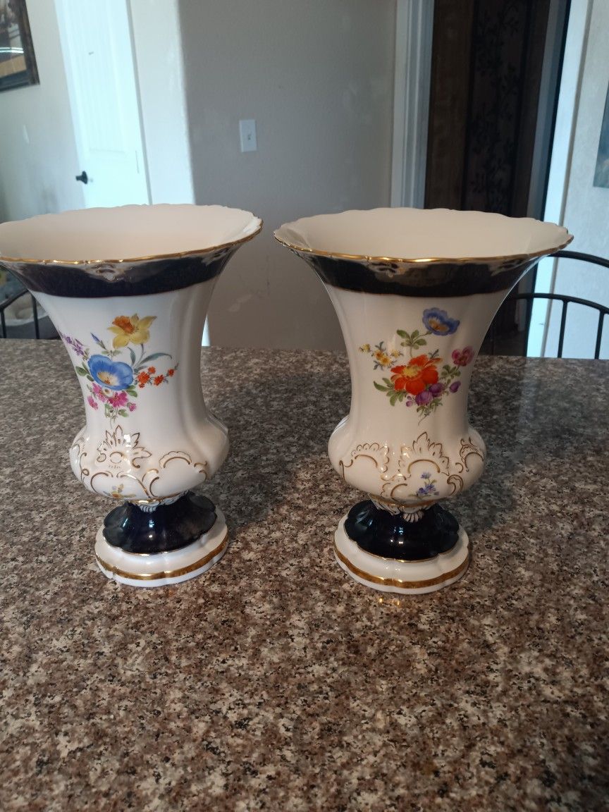 2 Antique Vases