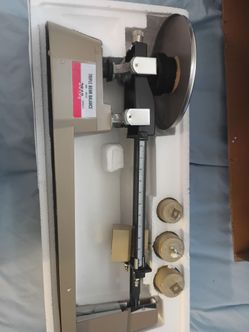 Triple beam balance