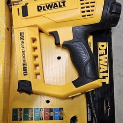 DEWALT
5-in-1 Multi-Tacker and Brad Nailer
Questions &