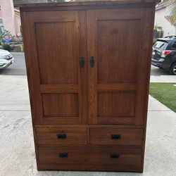 TV Cabinet/Armoire