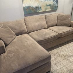 🛋️ High Fashion Home “Merrick” Sectional Sofa – Carmel Beige (LAF Chaise)