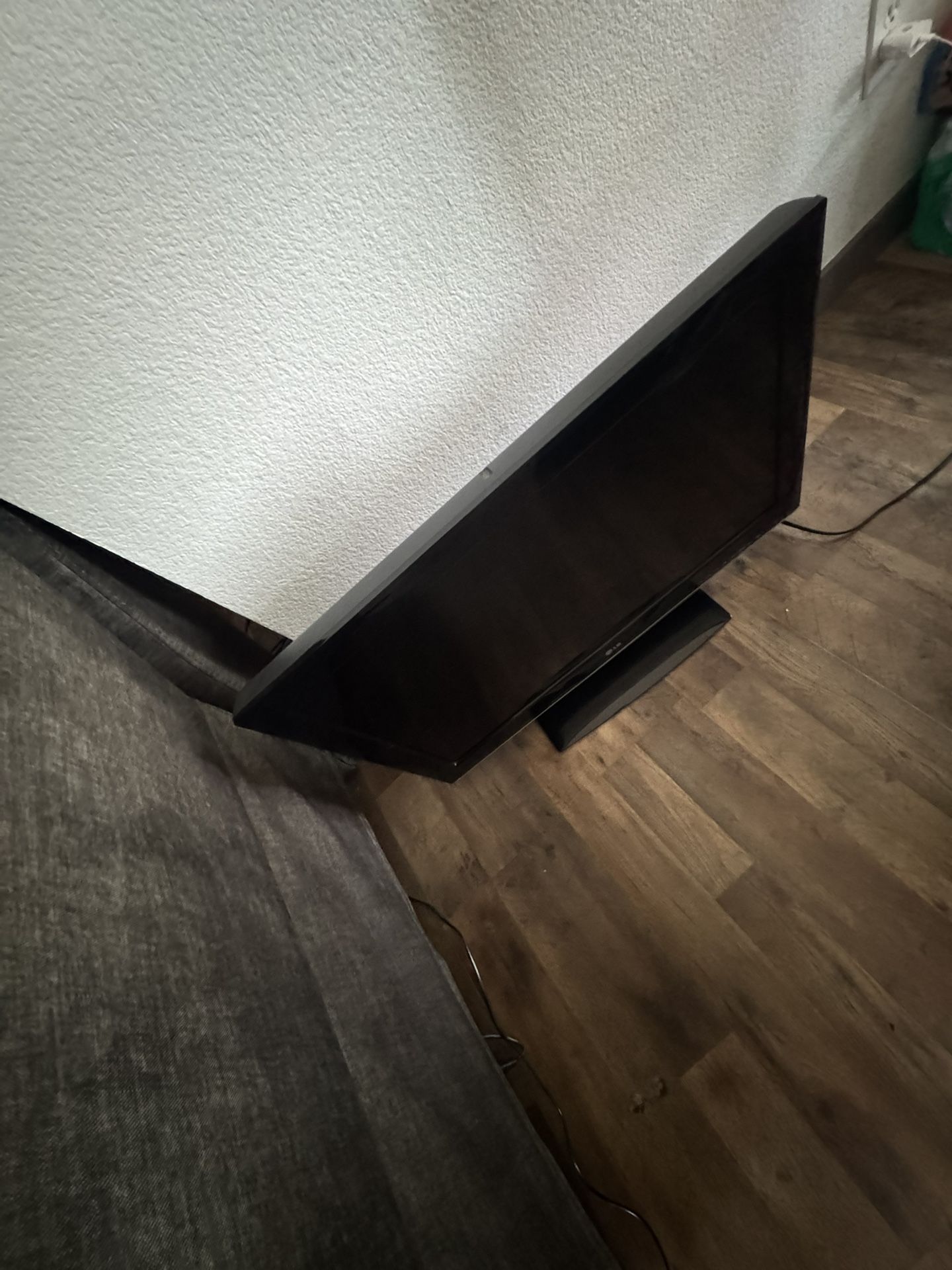 LG Tv 27”