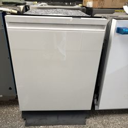 New Samsung Bespoke 24” Smart Dishwasher- White Glass 