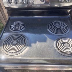 Electric Stove Gets The Job Done 