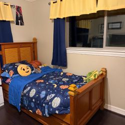 Twin bedroom Set With Trundle. Includes 1 Twin Mattress, Cover Set With Twin Sheets, Curtains. 