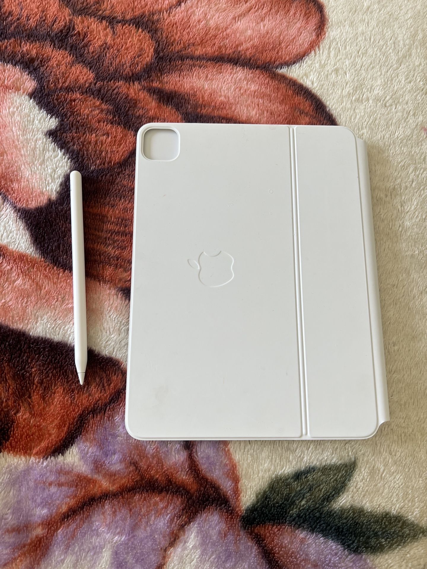 Apple Magic Keyboard 11 + Apple Pencil 2nd Gen