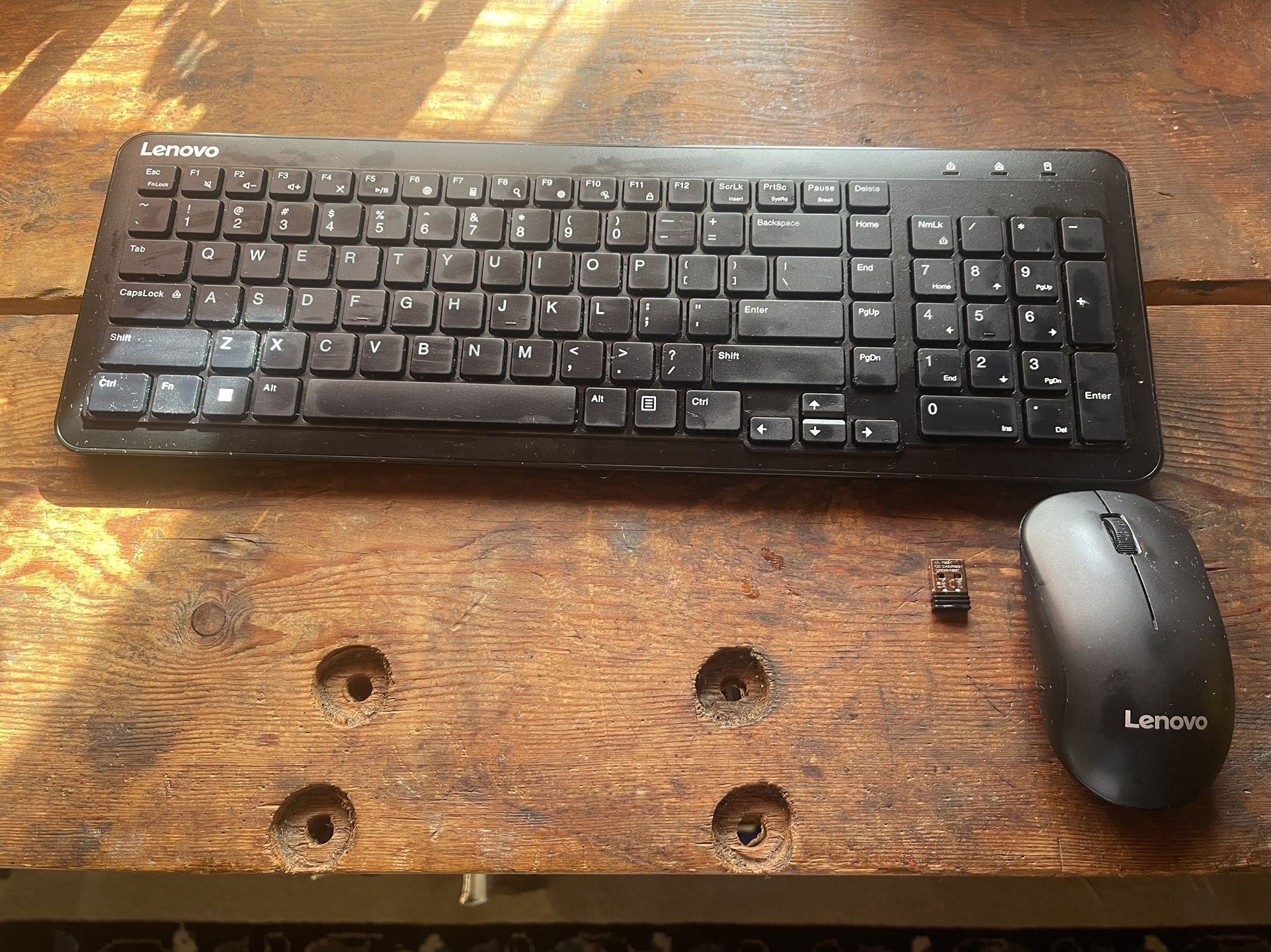 Lenovo 300 Wireless Combo Keyboard and Mouse - US English