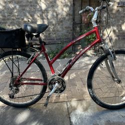2000 Diamondback Wildwood Deluxe 26” Woman’s Mountain/Street Bike