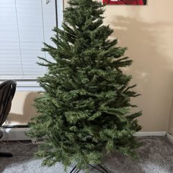 6 Ft Christmas In America Artificial Tree w/New Storage Bag