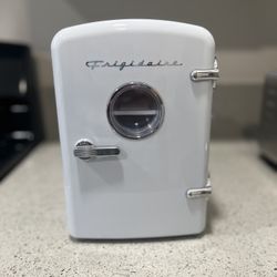 Frigidaire 6 Can Retro Mini Fridge Cooler 
