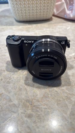 Sony A5000 camera  with Lens