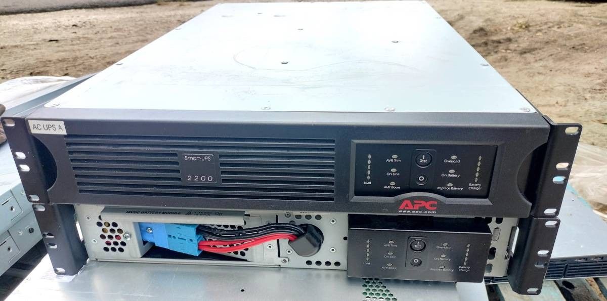 2 x APC Smart-UPS 2200 Back Up Battery Computer Server Rack Tray