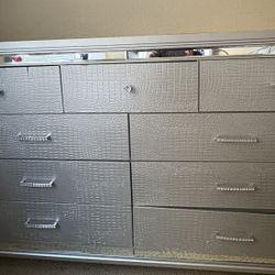 Sliver Dresser with Turned Feet