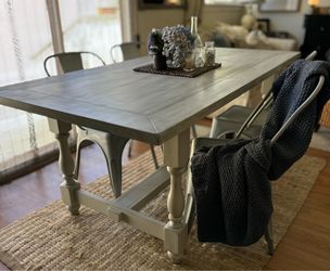 Refurbished Farmhouse style Table & 4 matching Chairs- delivery available