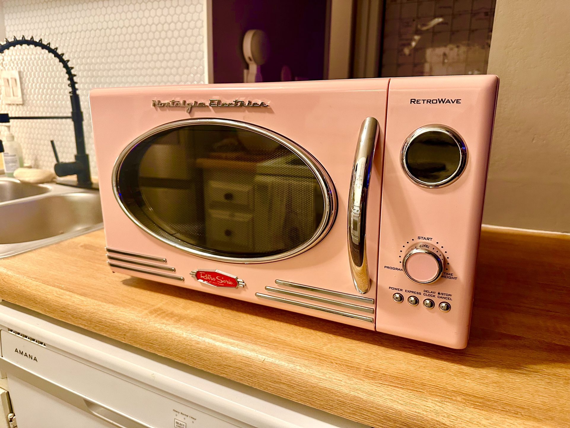Nostalgia Electrics Microwave (Pink!)