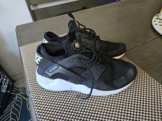 Womens Nike Youth size 6