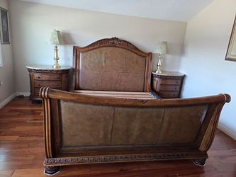 Cali King Bedroom Set With 2 Nightstands