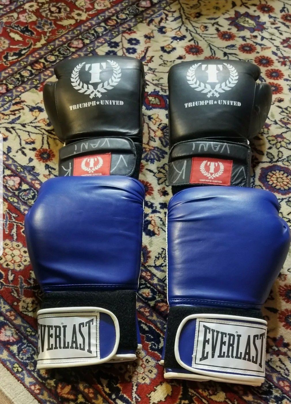 Lot of 2 Training Gloves Triumph United & Everlast