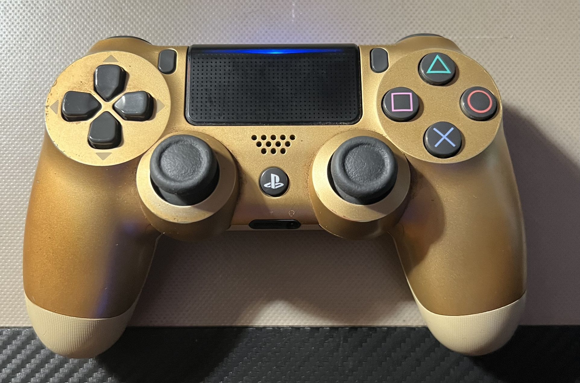 PS4 controller