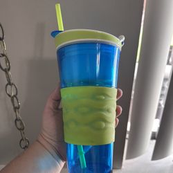 Snackeez cup