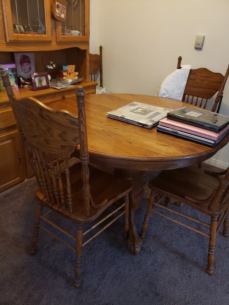 Dining Table w/Chairs