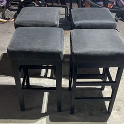 4 Counter Stools 