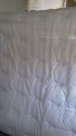 Serta Pillowtop King Mattress & Box Springs