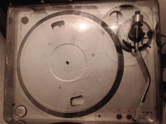Record player , turns on...not sure if it works