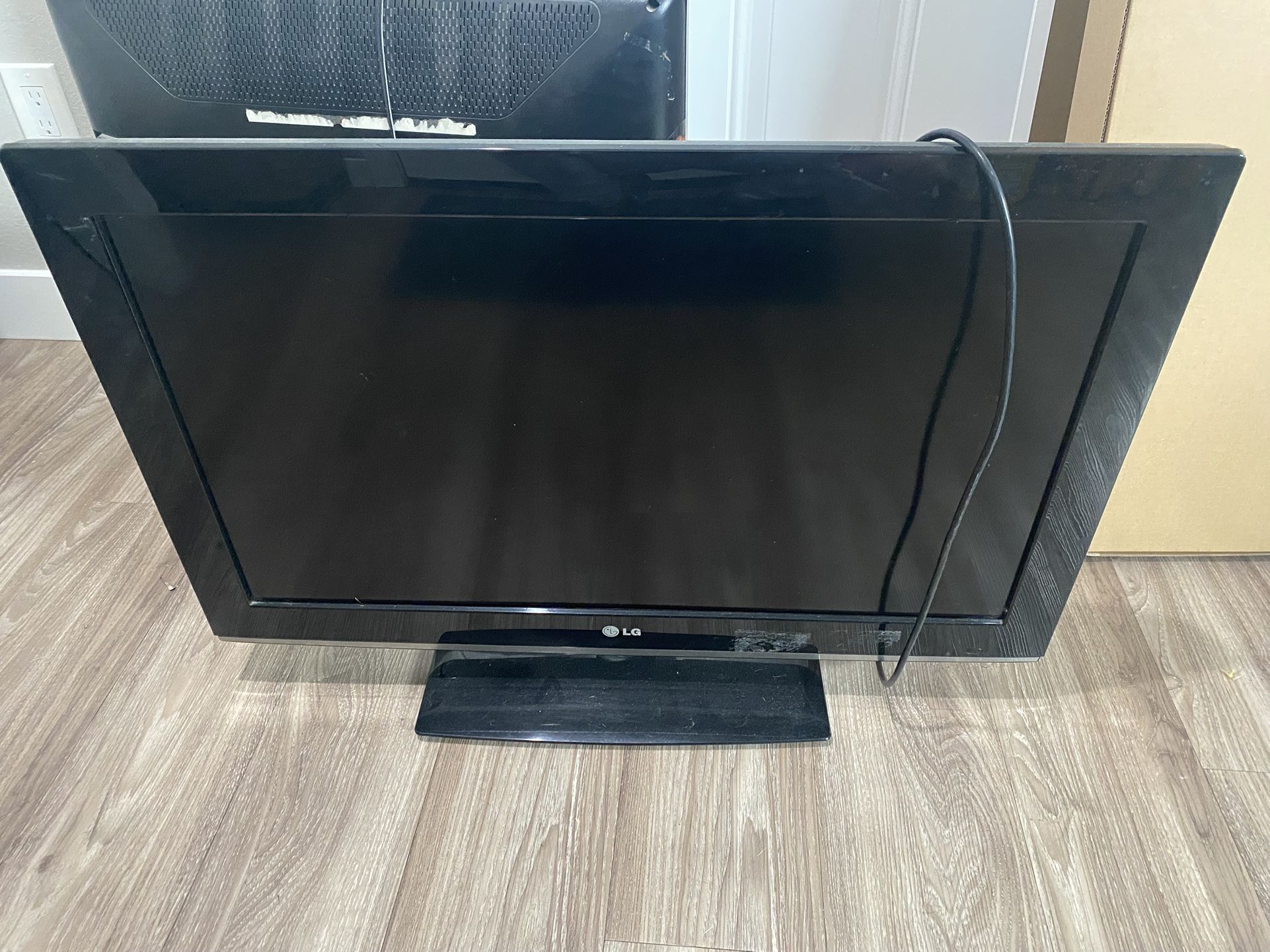 LG 32” Television