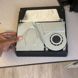 PS4 Slim 1TB (Broken Disc Drive)