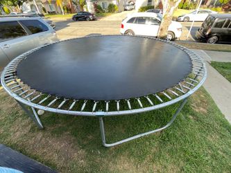 Large Family Trampoline – 15 Ft