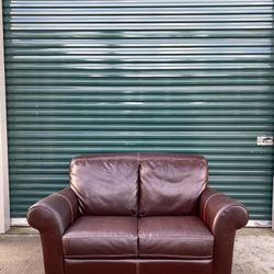Chateau D’ax Leather Loveseat FREE DELIVERY 🚚 