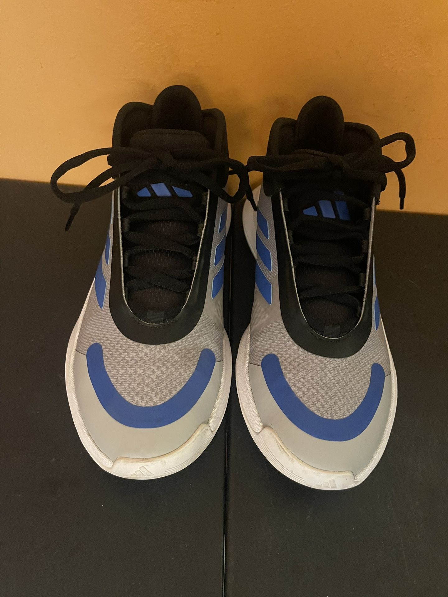 adidas Men's Bounce Legends Sneaker Size 8