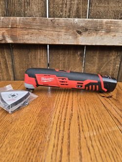 Multitool Milwaukee M12 