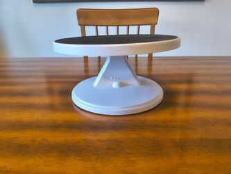 Cake Decorating Pedestal
