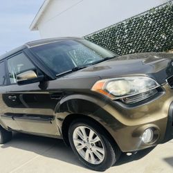 2012 Kia Soul (Exclaim)  Only 83k Miles Sunroof 