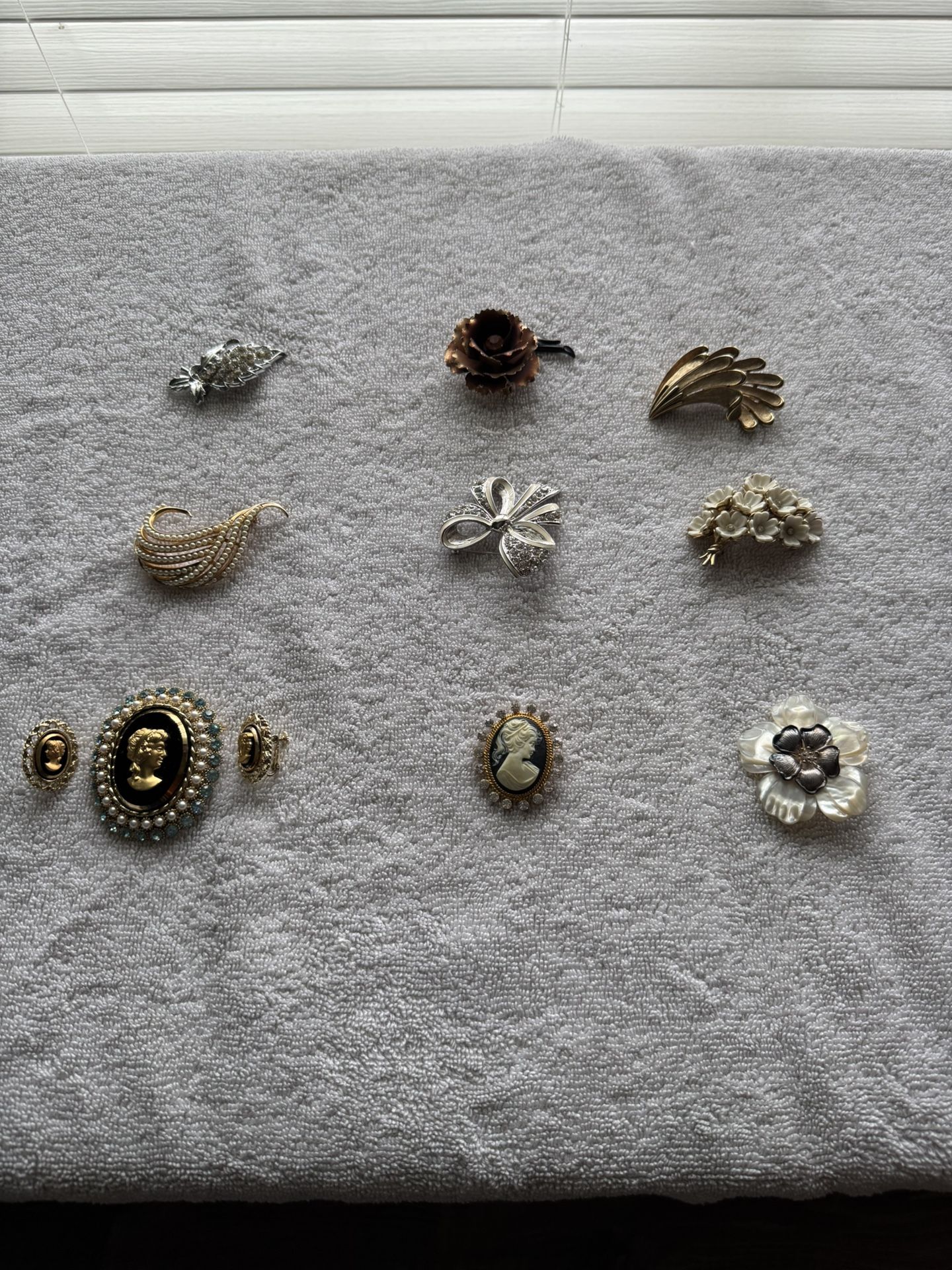 Lot Of 8 Beautiful Antique Vintage Broches