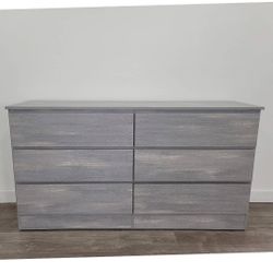 Gray Dresser  // Cómoda Gris 