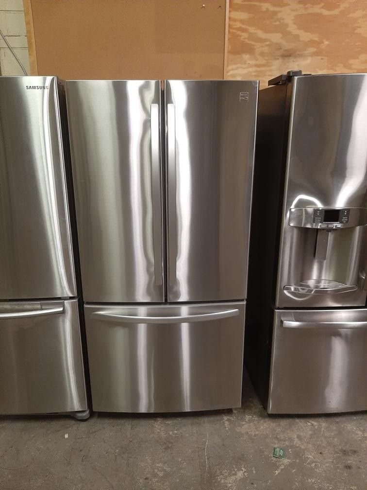 Kenmore 33 inch wide Refrigerator in excellent condition