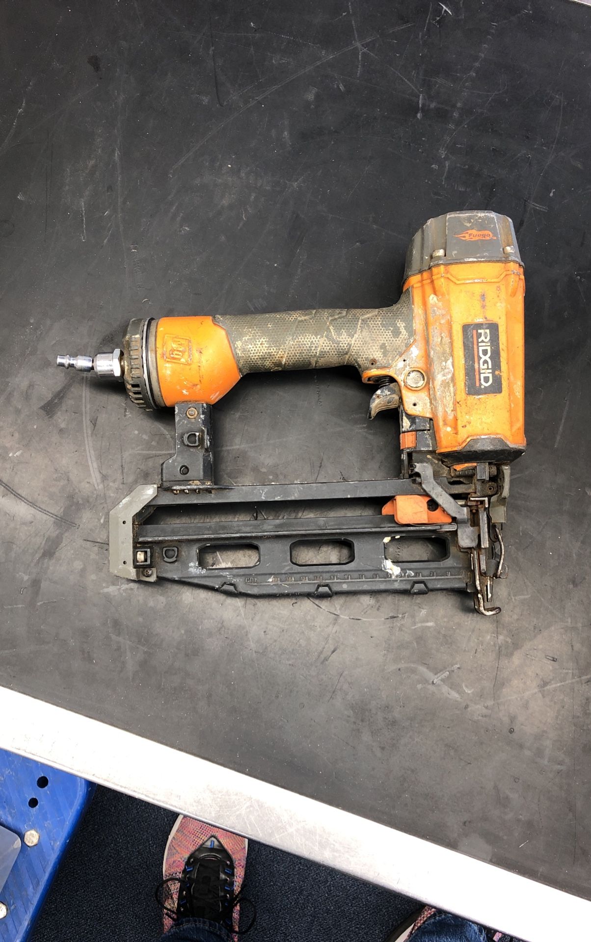 Ridgid R250SFE 16-Gauge 2-1/2” Straight Finish Nailer