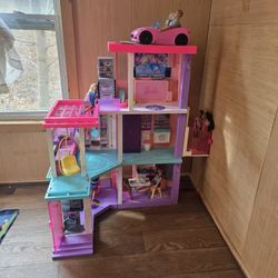 Doll House 