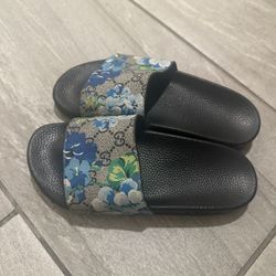 Woman’s Shoes 