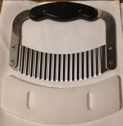 Pampered Chef Crinkle Cutter