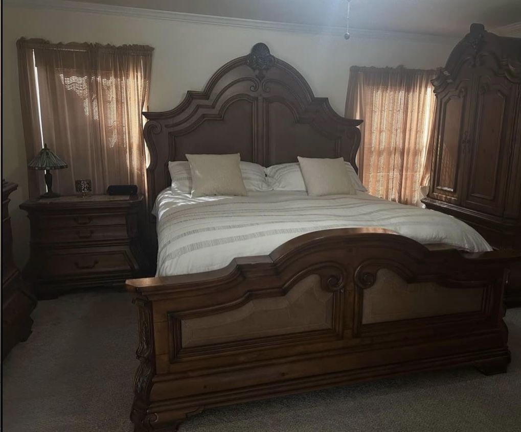 Michael Amini Tuscano Bedroom Set