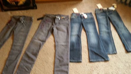 Girls skinny jeans size 16 , 10 n the others two are regular size 10 regular 7 regular each 6.00 dollars