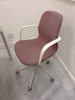 IKEA conférence chair pink