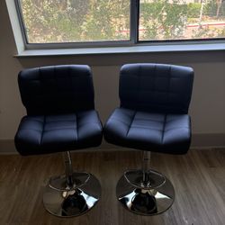 Set of 2 Adjustable Black Bar Stools - Excellent Condition Descriptio